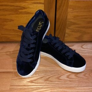 HP🛍Circus by Sam Edelman Caprice Velvet Sneakers